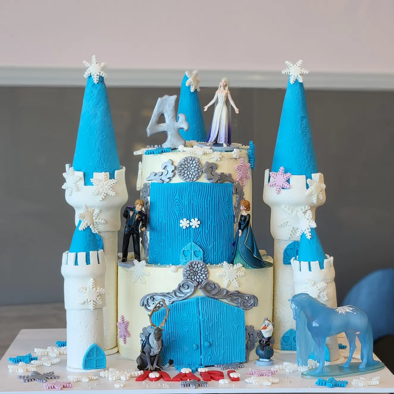 Frozen Castle Cake